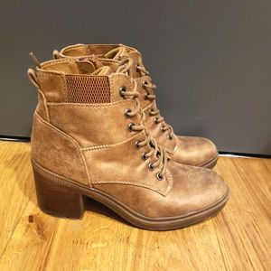 Crown Vintage Heeled Tan Combat Boot 7.5